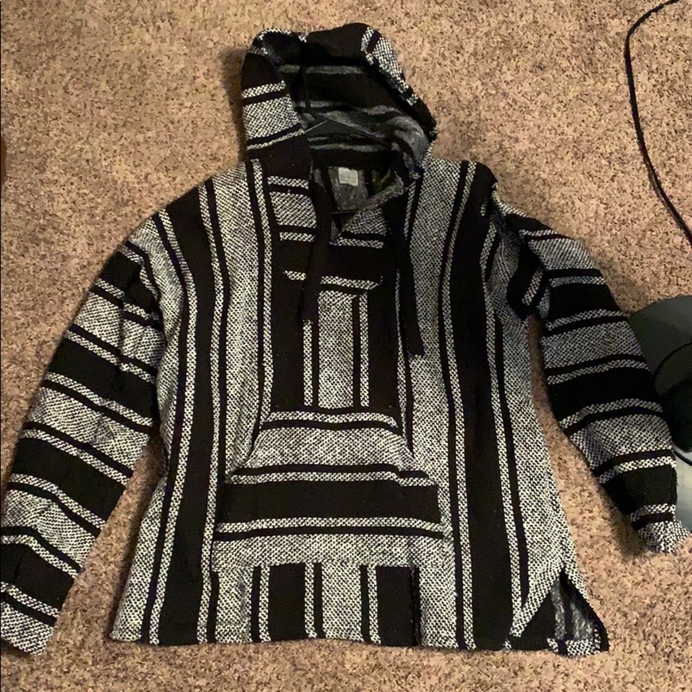 Large Art-Maz Black and White Poncho